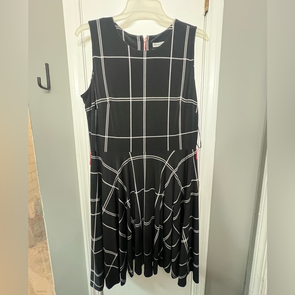 Danny & Nicole Black & White striped dress size 18